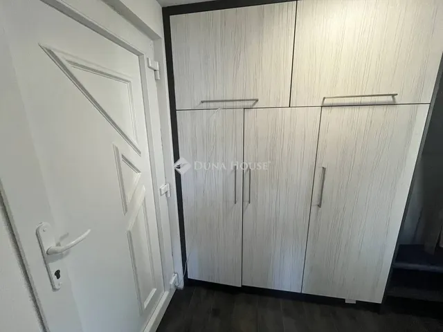 Eladó lakás Dabas 84 nm