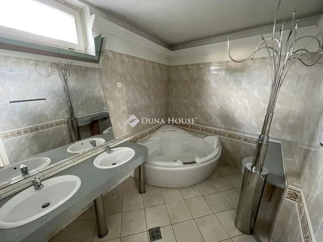 Eladó ház Kecskemét, Belváros 397 nm