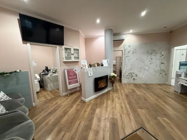 Eladó kereskedelmi és ipari ingatlan Kecskemét 66 nm