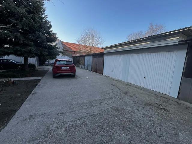 Eladó garázs Kecskemét 14 nm