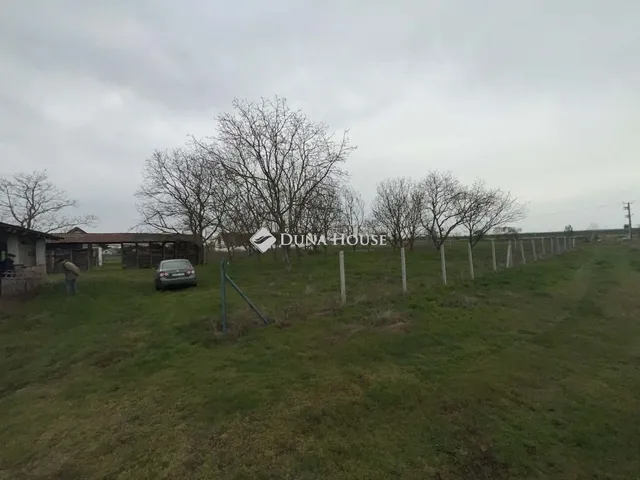 Eladó mezőgazdasági ingatlan Városföld 97 nm