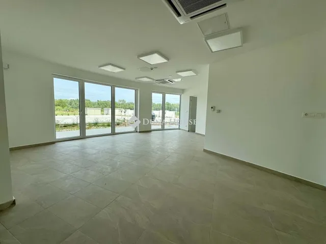 Kiadó kereskedelmi és ipari ingatlan Ballószög 50 nm