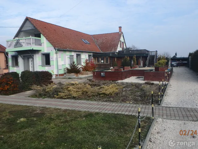 Eladó ház Udvar 300 nm