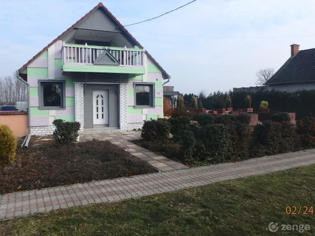Eladó ház Udvar 245 nm