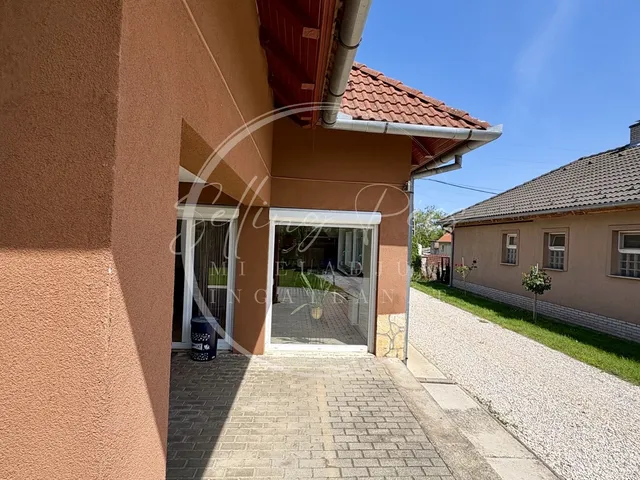 Eladó ház Görcsöny, Petőfi utca 213 nm