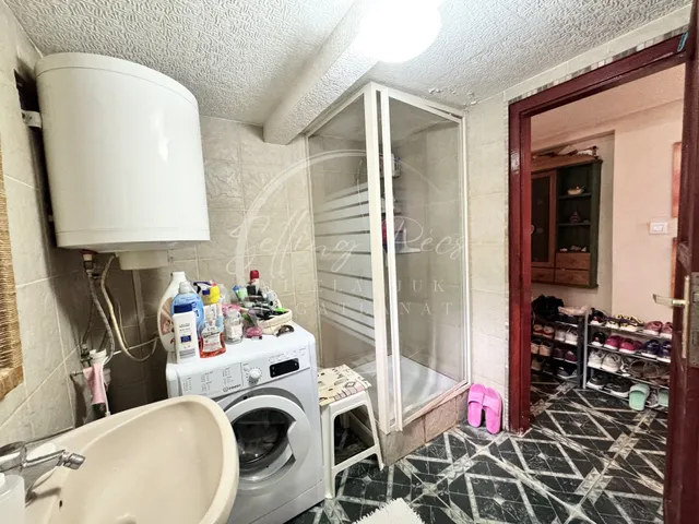 Eladó ház Pécs, Újhegy, Barázda utca 170 nm