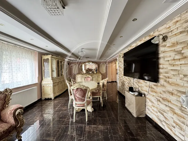 Eladó ház Pécs, Újhegy, Kakukk utca  223 nm