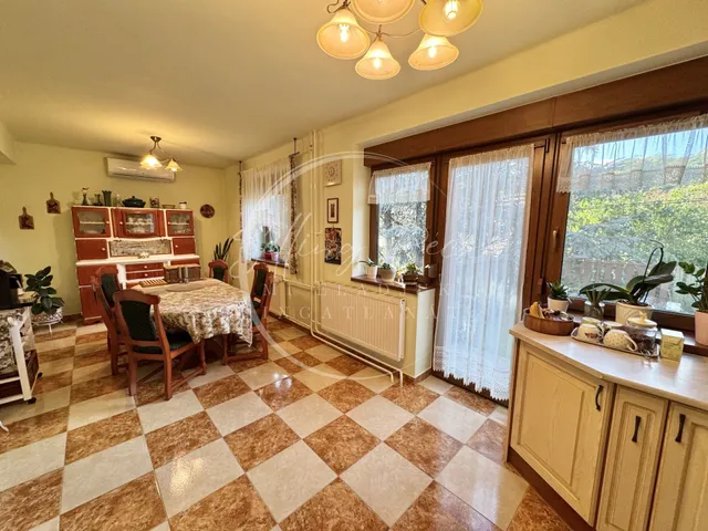 Eladó ház Pécs, Bálics 179 nm