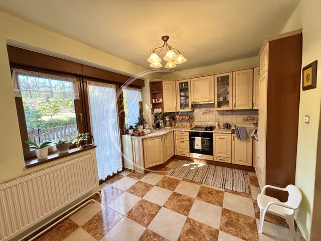 Eladó ház Pécs, Bálics, Bálicsi út  179 nm