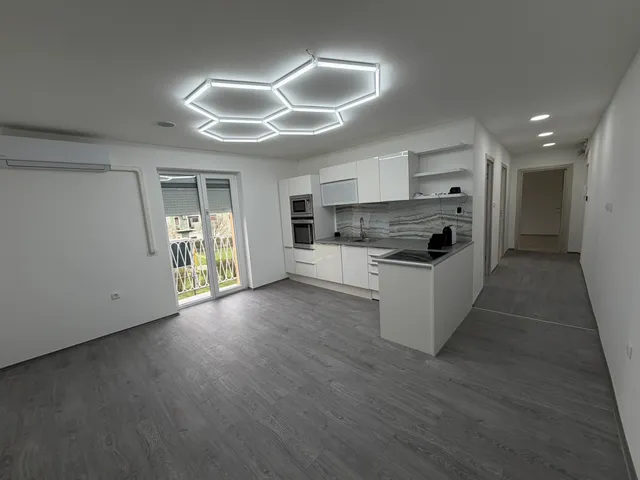 Eladó lakás Komló, Kökönyös, Bányász utca 64 nm