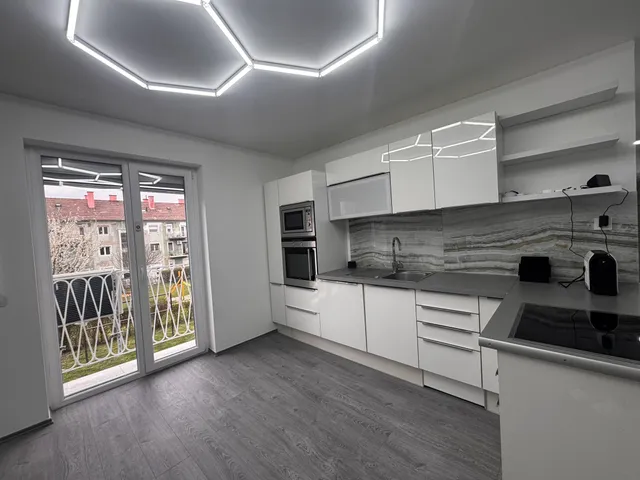 Eladó lakás Komló, Kökönyös 64 nm