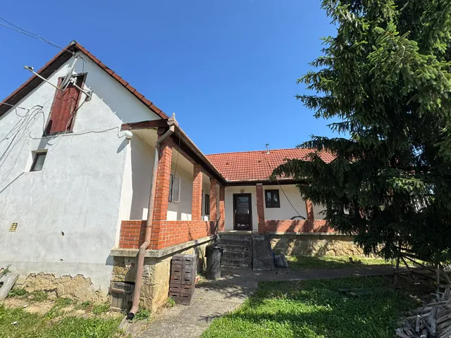 Eladó ház Pécs, Vasas 90 nm