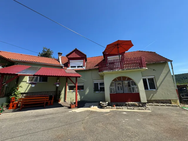 Eladó ház Pécs, Szabolcsfalu 208 nm
