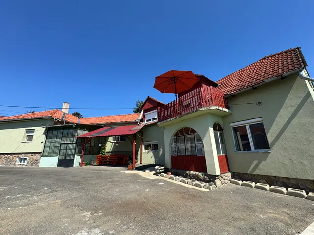Eladó ház Pécs, Szabolcsfalu, Katona József utca 208 nm