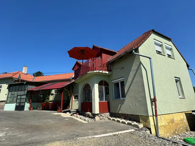 Eladó ház Pécs, Szabolcsfalu, Katona József utca 208 nm
