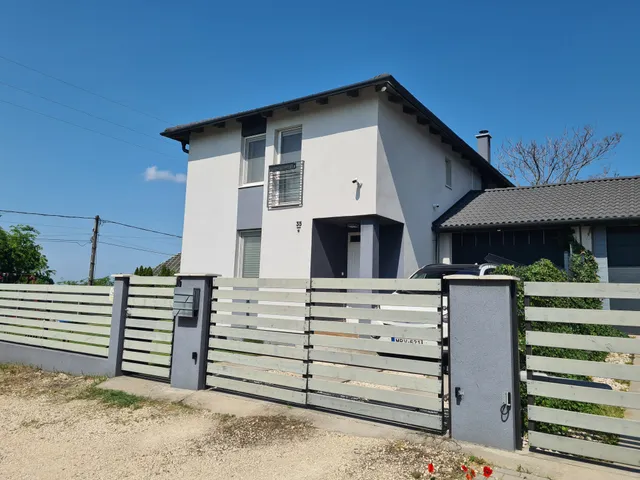 Eladó ház Szada 139 nm