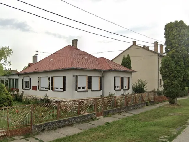 Eladó ház Decs 151 nm