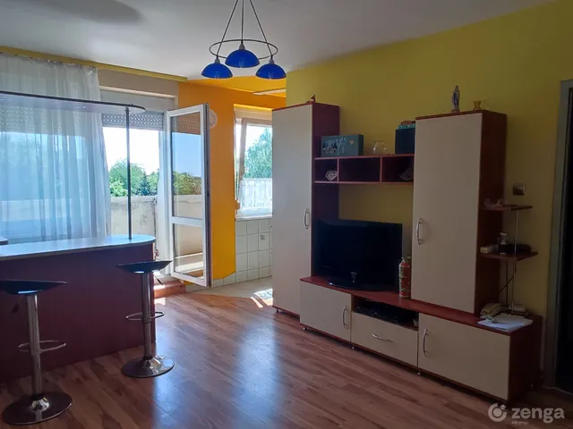 Eladó lakás Veszprém, Cholnokyváros 27 nm