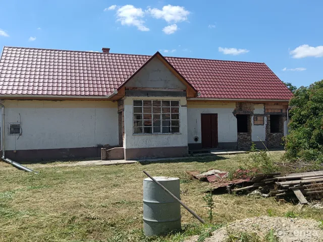 Eladó ház Baracs, Széchenyi István utca 64 110 nm