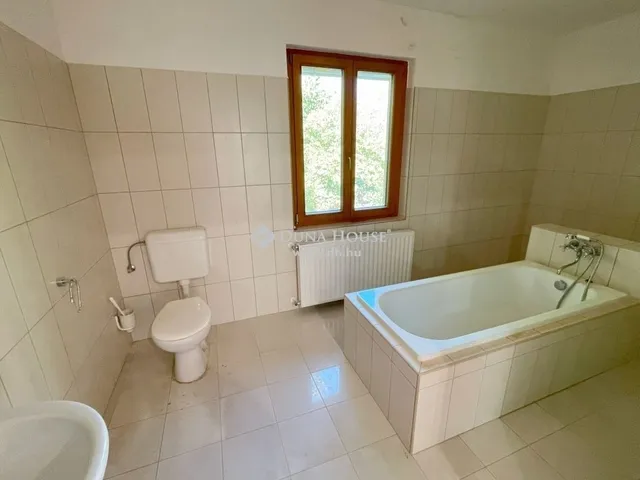 Eladó ház Ispánk 250 nm