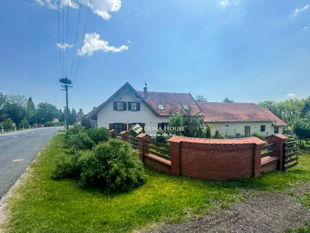 Eladó ház Rönök 223 nm