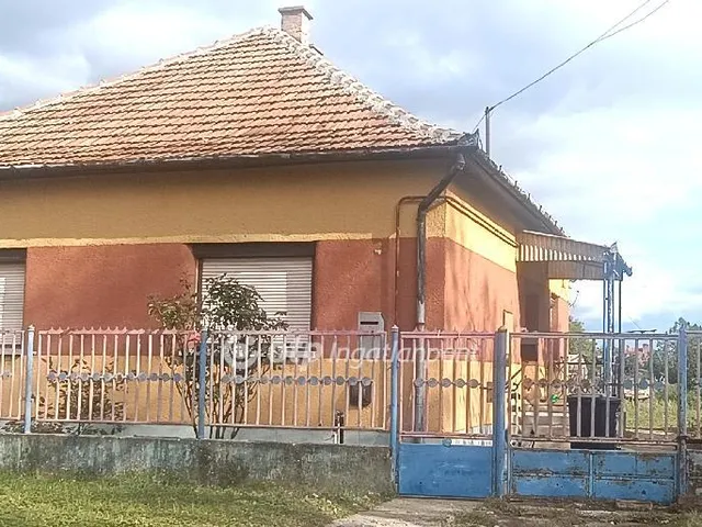 Eladó ház Tiszajenő 74 nm