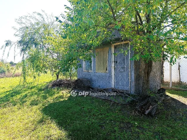Eladó telek Tiszajenő 2033 nm