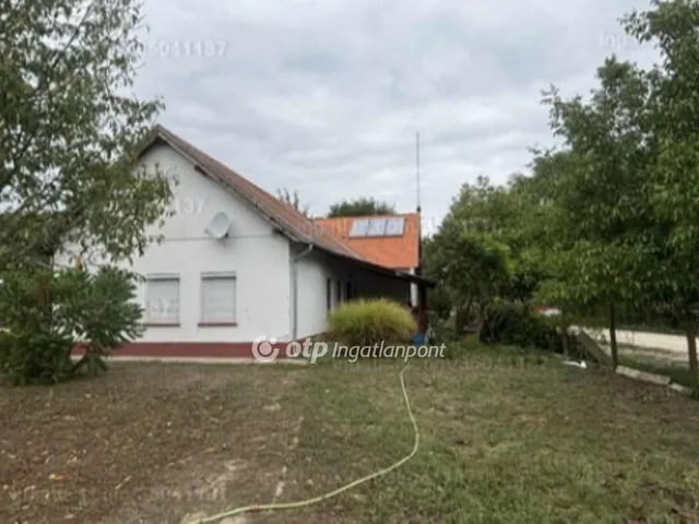 Eladó üdülő és hétvégi ház Cserkeszőlő 146 nm