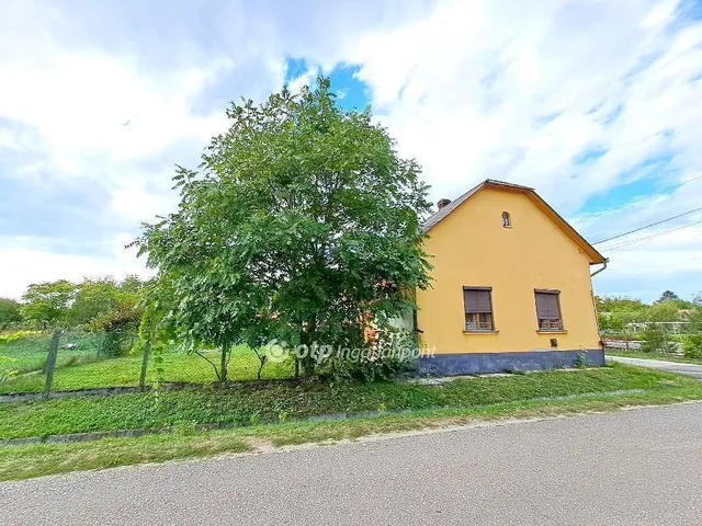 Eladó ház Kocsér 75 nm