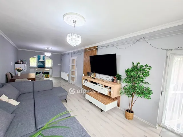 Eladó lakás Szolnok, Belváros 135 nm