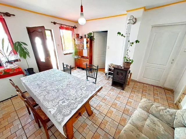 Eladó ház Törtel 150 nm