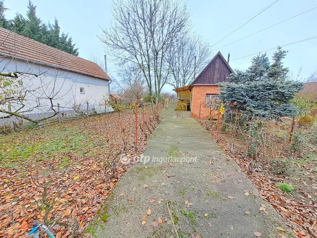 Eladó telek Szolnok 1210 nm