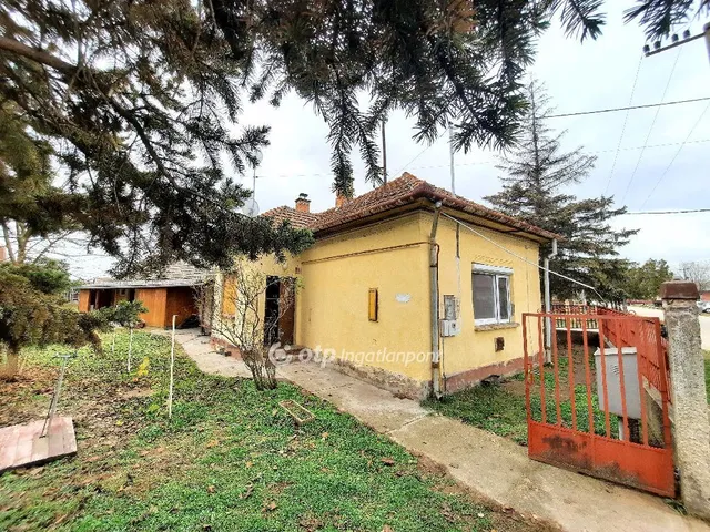 Eladó ház Tiszakécske 90 nm