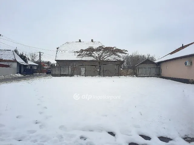 Eladó telek Pilis 422 nm