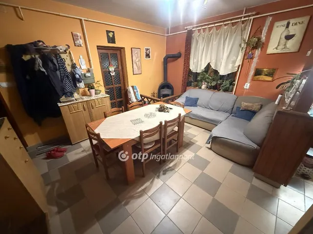 Eladó ház Tiszakécske 74 nm