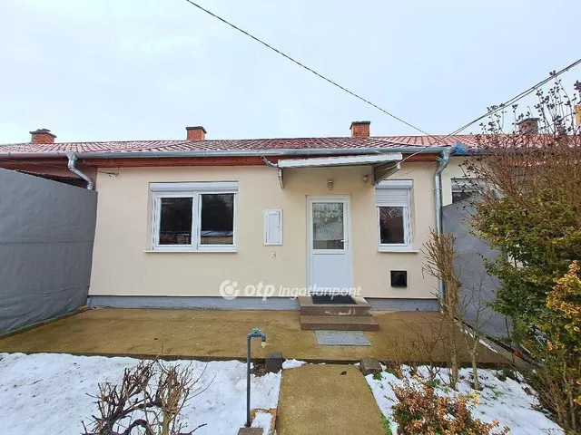 Eladó ház Kecskemét, Petőfiváros 52 nm