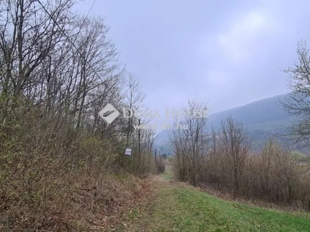 Eladó telek Kesztölc 800 nm