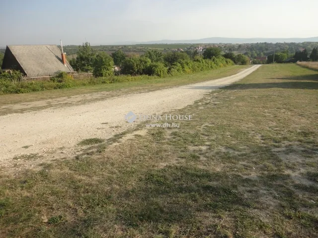 Eladó telek Etyek 1790 nm