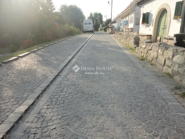 Eladó telek Etyek 1790 nm