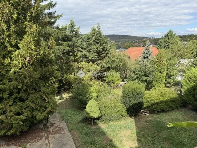 Eladó ház Üröm 138 nm