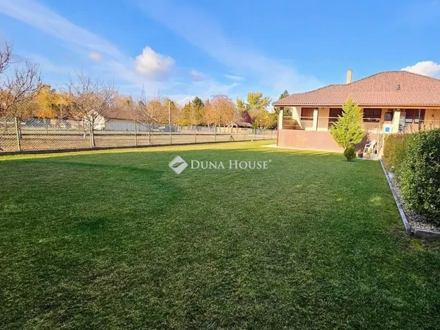 Eladó ház Szigetcsép 180 nm