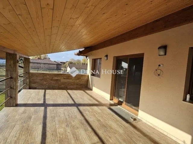 Eladó ház Szigetcsép 180 nm