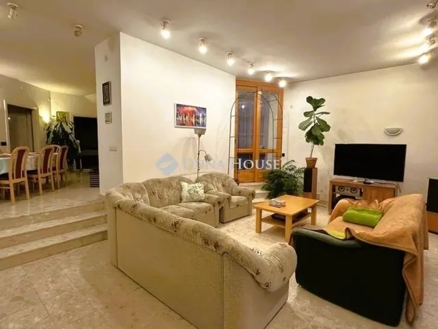 Eladó ház Budapest II. kerület 286 nm