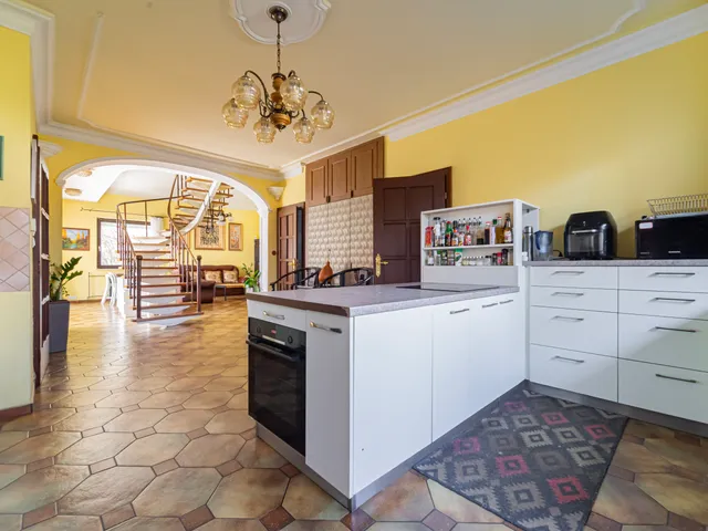 Eladó ház Budapest III. kerület, Táborhegy 172 nm