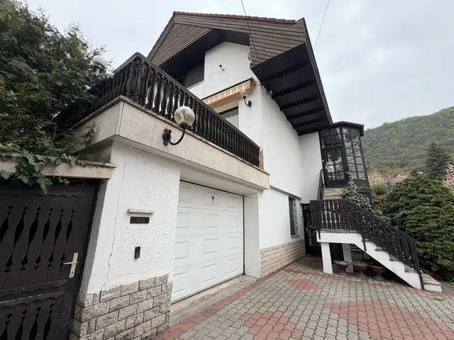 Eladó ház Budapest III. kerület, Testvérhegy 190 nm