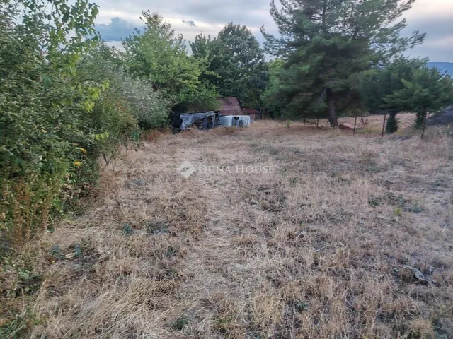 Eladó telek Vác 975 nm