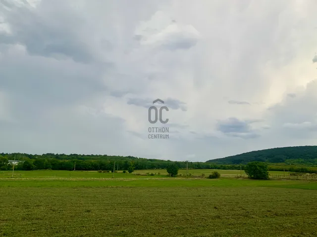 Eladó telek Balatonhenye 7926 nm