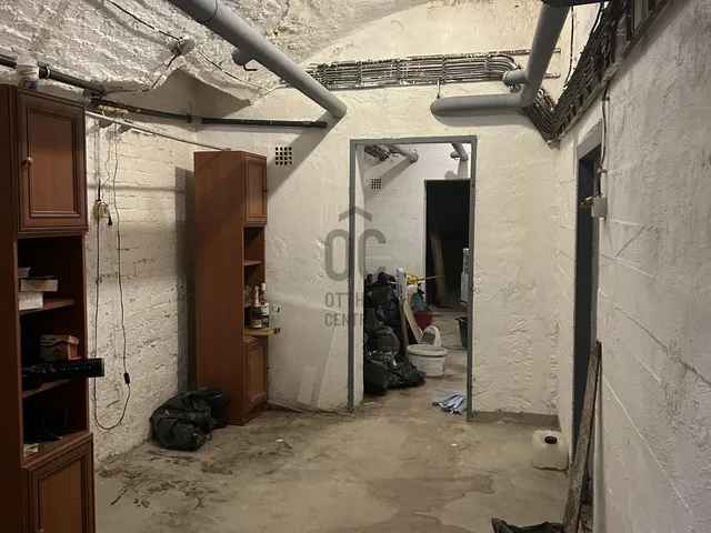 Eladó kereskedelmi és ipari ingatlan Budapest XI. kerület, Gellérthegy 180 nm