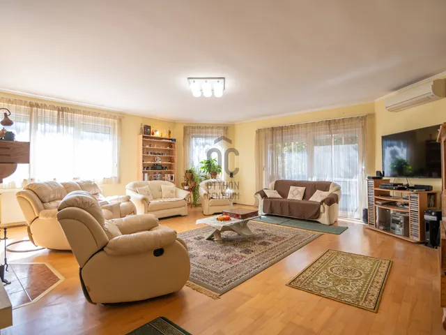 Eladó ház Pécel 392 nm