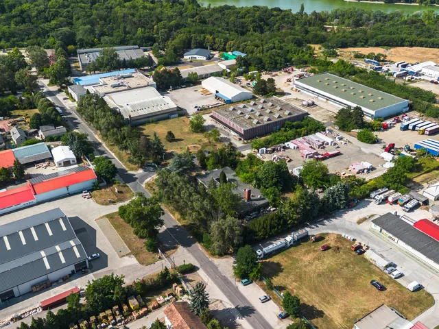 Eladó kereskedelmi és ipari ingatlan Tata 13089 nm
